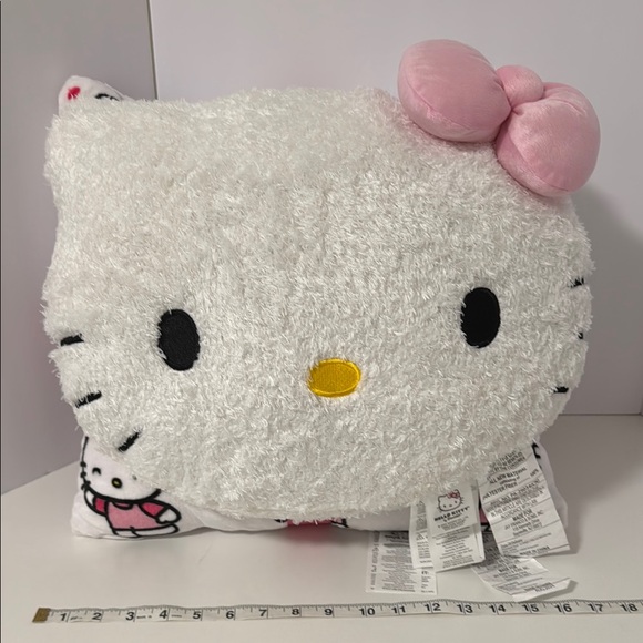 New Hello Kitty 2 Pack Decorative Pillows. - Picture 11 of 14